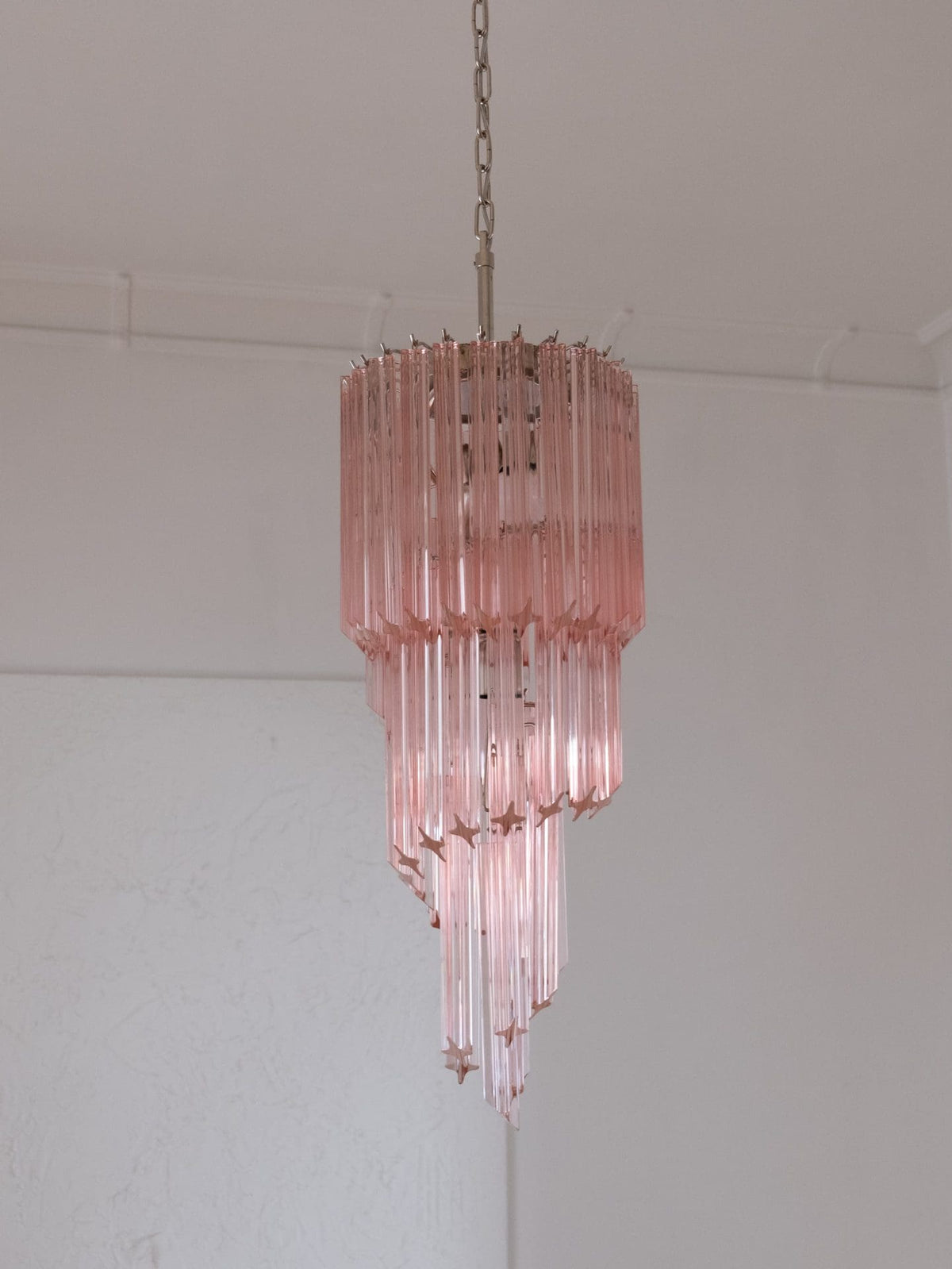 Murano-Style Chandelier – Spiral – 54 prisms – Pink