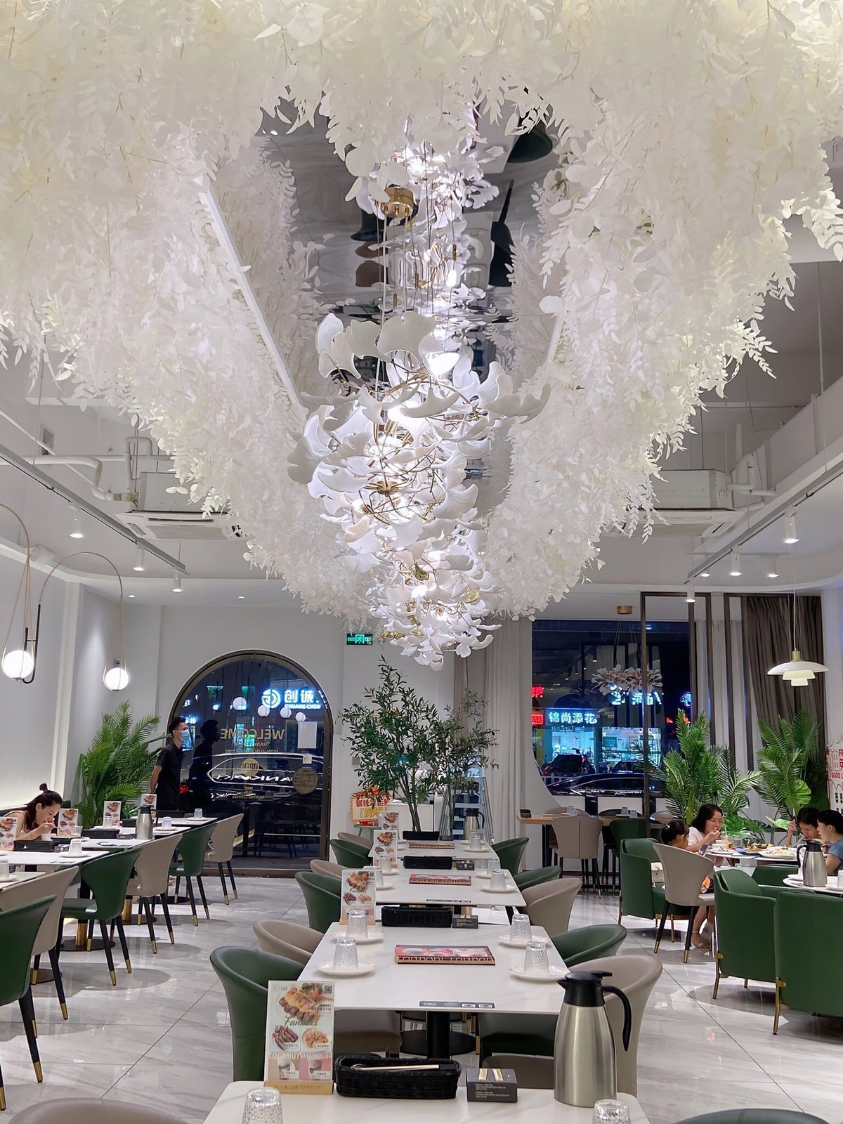 Gingko Leaves Ceramics Spiral Branch Chandelier - view 17